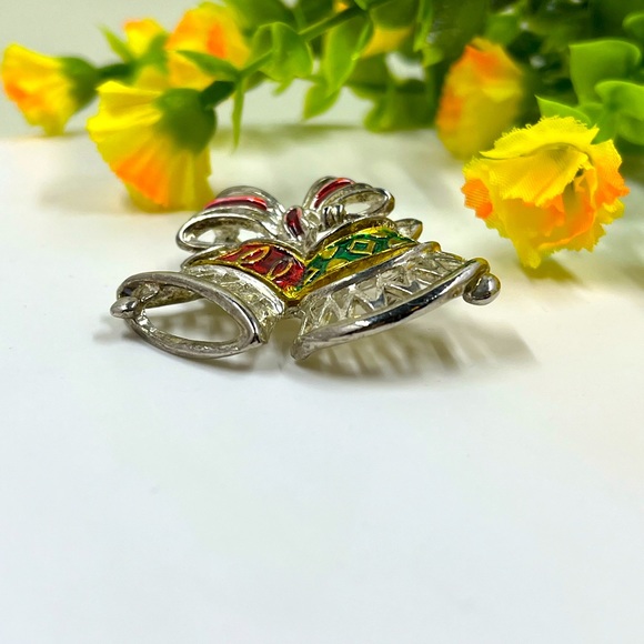 Danecraft Signed Vintage Christmas Bells Brooch with Enamel Accents - Picture 2 of 6